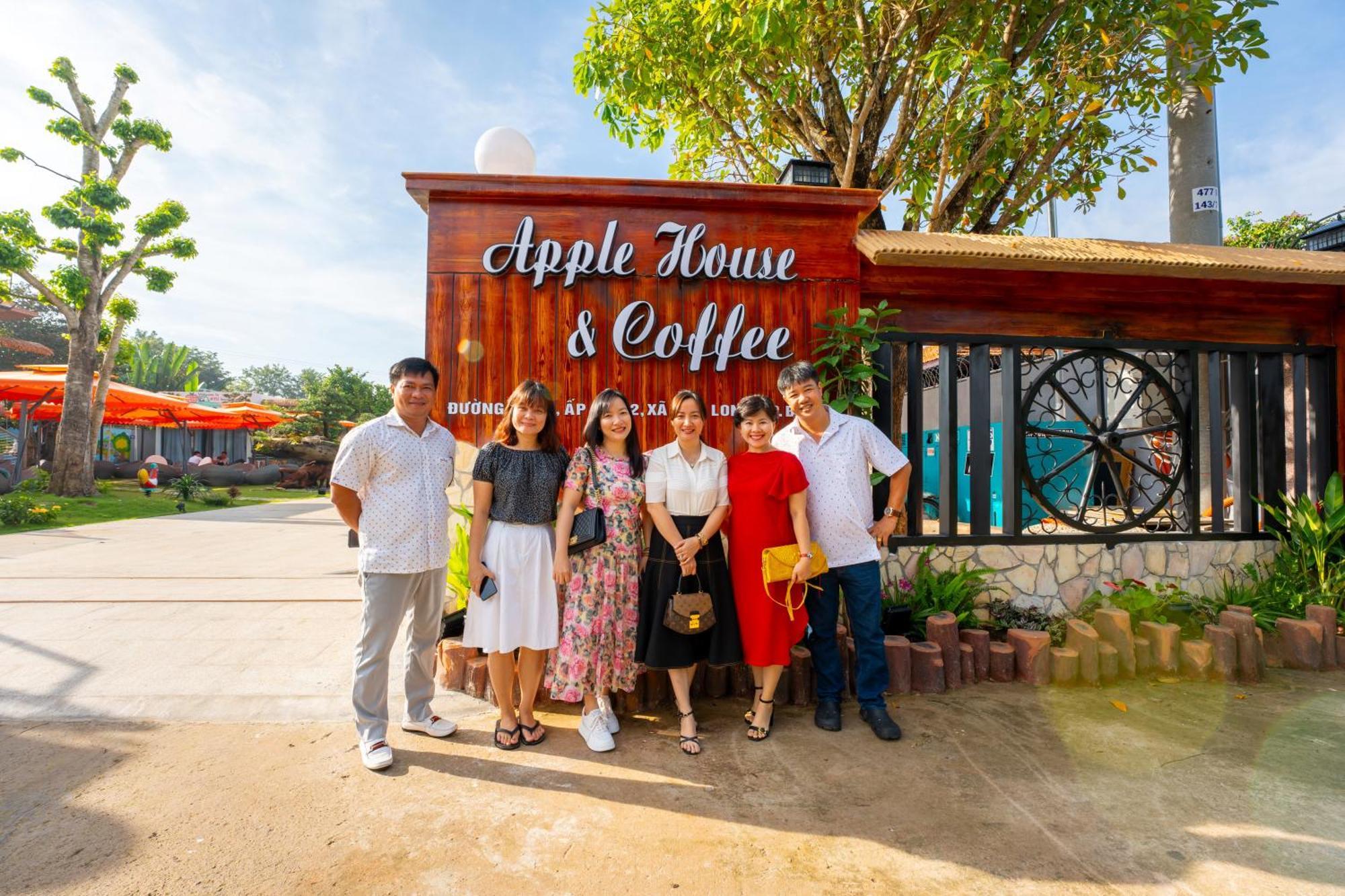 Apple House & Coffee Hotel Ba Ria Exterior photo